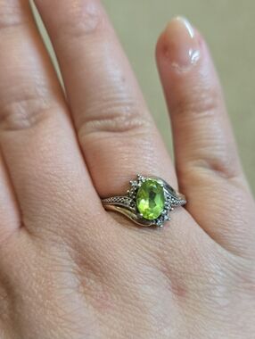 Alwand Vahan Peridot Oval Halo Ring - Green
